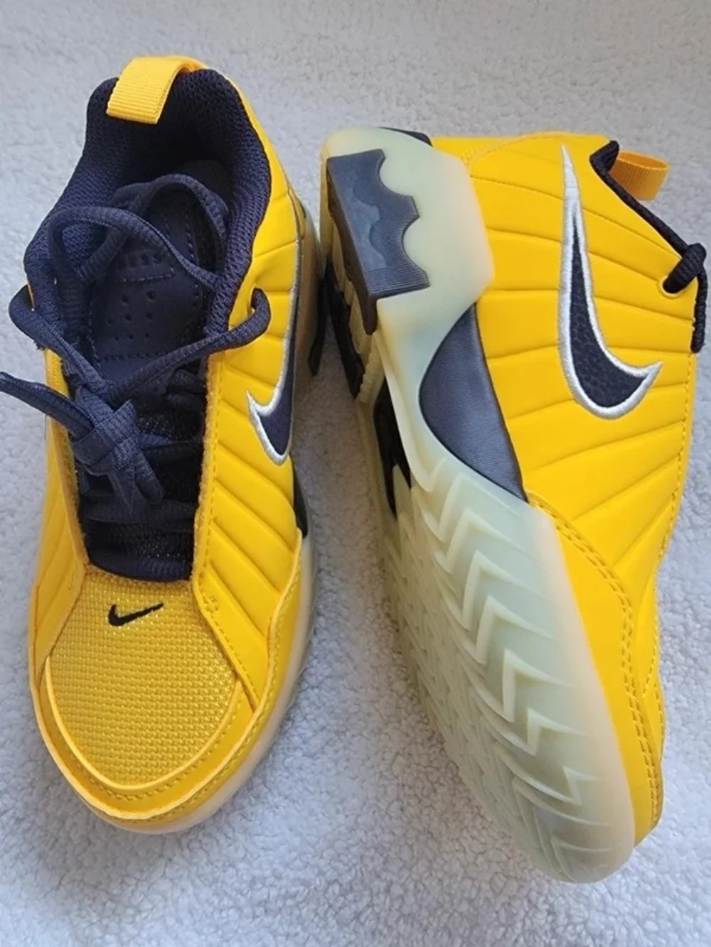 Nike Kids' Yellow & Navy Low-Top Sneakers Size 12C